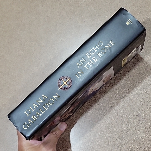 "An Echo In The Bone" Hardback Novel!!! - Picture 3 of 16